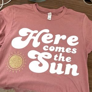 Woman’s t-shirt |“Here Comes the Sun” | Mauve color | Bella Canva